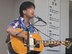 ふれあいコンサート　菊池章夫さん